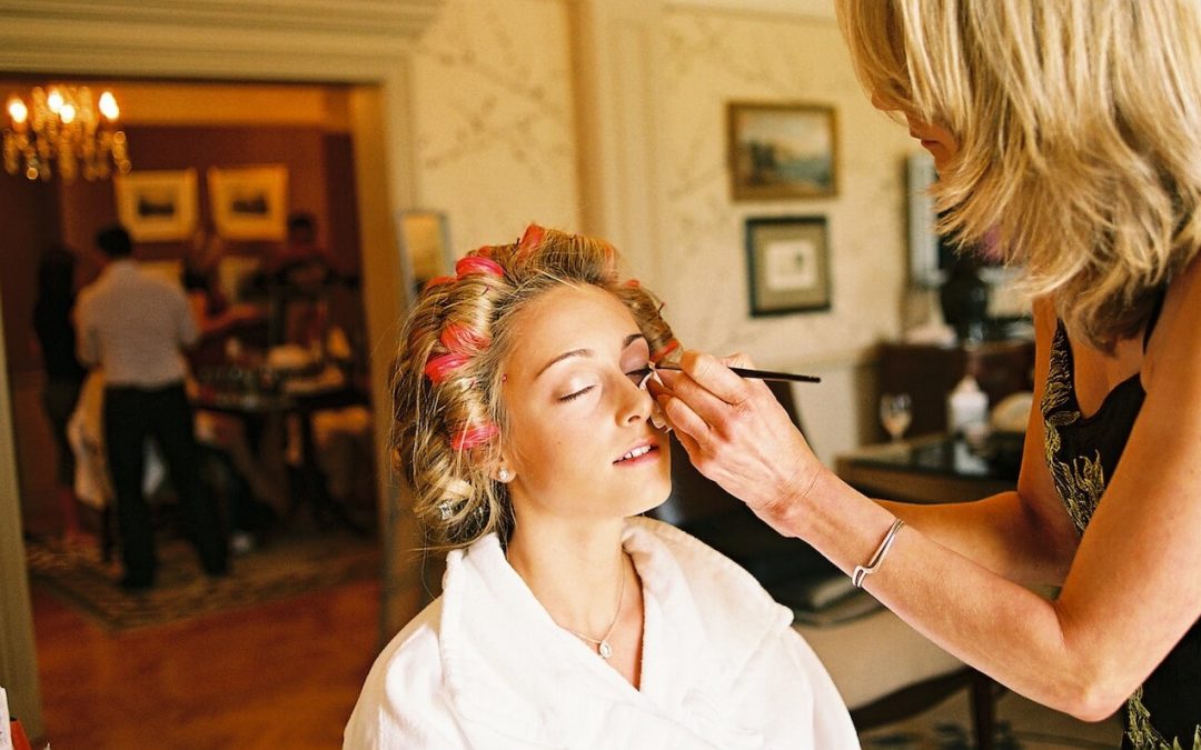 How to find your wedding make-up artist
